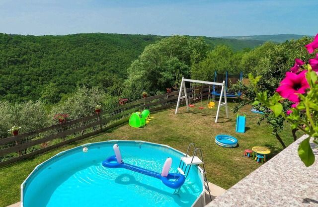 Stunning private villa for 6 guests with WIFI, A/C, private pool, TV, terrace and parking