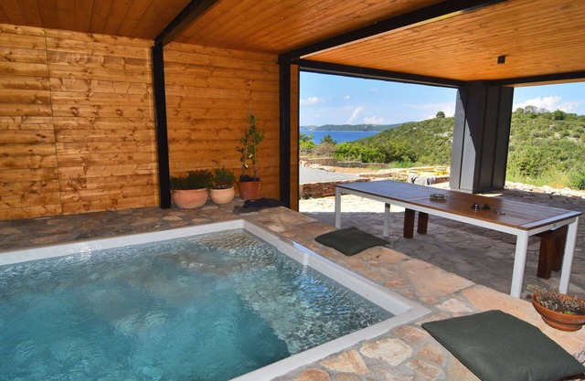 Stunning private villa for 8 people with private pool, A/C, WIFI, TV, terrace and parking