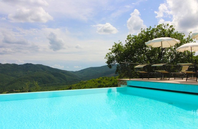 Casa de vacaciones privada con WIFI, piscina privada, TV, terraza, mascotas permitida, aparcamiento