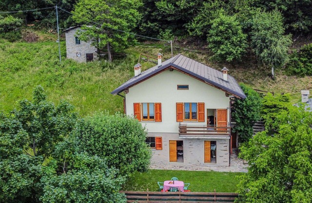 Preciosa casa de vacaciones privada con TV, terraza, mascotas permitida y aparcamiento
