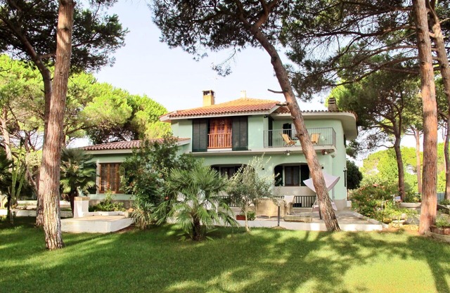 Preciosa casa de vacaciones privada con A/C, TV, terraza, mascotas permitida y aparcamiento