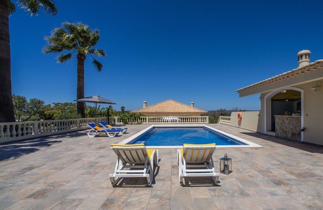 Preciosa casa de vacaciones privada con piscina, WIFI, A/C, TV, terraza y aparcamiento