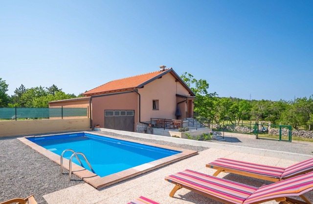 Preciosa casa de vacaciones privada con piscina privada, WIFI, TV, terraza y aparcamiento