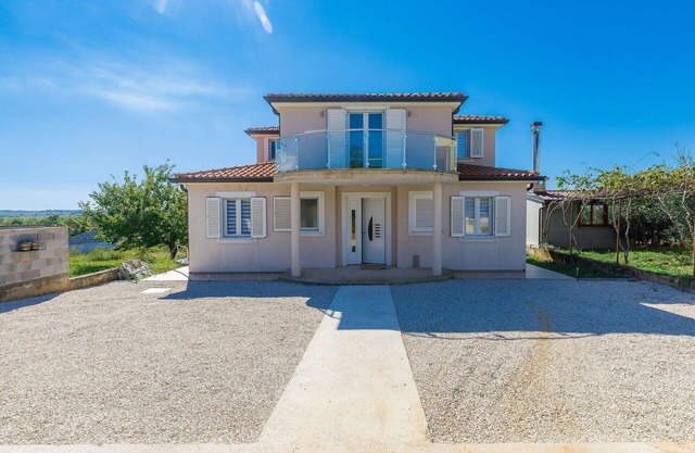 Preciosa casa de vacaciones privada con WIFI, piscina privada, A/C, TV, terraza y aparcamiento