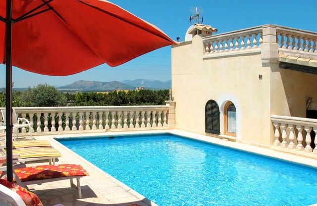 Stunning private villa for 6 people with WIFI, A/C, private pool, TV and terrace