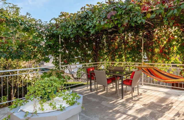 Stunning private villa for 4 guests with A/C, WIFI, TV, patio and parking