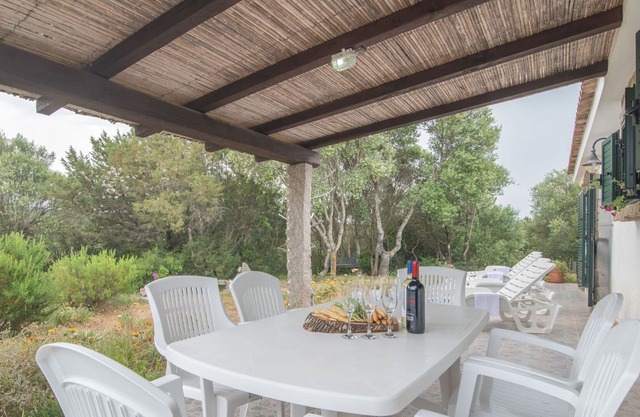 Stunning private villa for 6 guests with WIFI, A/C, TV, terrace, pets allowed and parking
