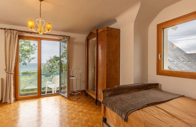 Estupenda casa de vacaciones privada para 13 personas con WIFI, TV, terraza y aparcamiento