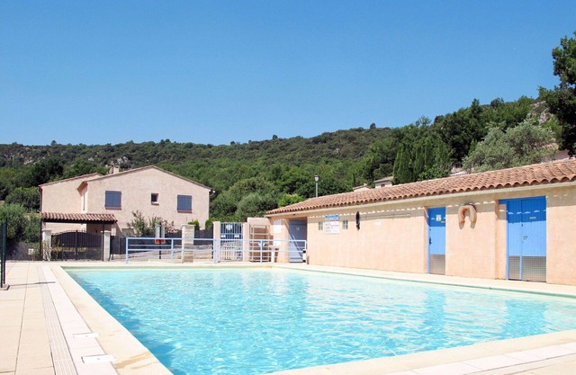 Estupenda casa de vacaciones privada para 4 personas con piscina, TV, terraza y aparcamiento