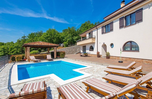 Preciosa casa de vacaciones privada con WIFI, piscina privada, A/C, TV, patio y aparcamiento
