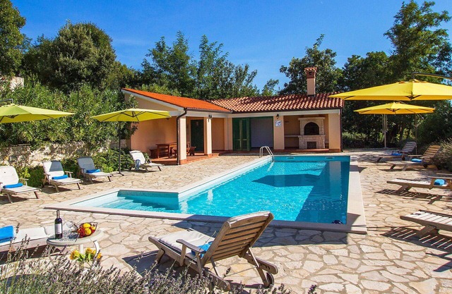 Preciosa casa de vacaciones privada con A/C, piscina, WIFI, TV, terraza y aparcamiento
