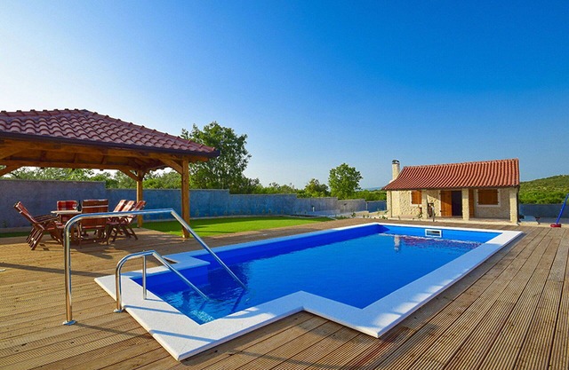 Casa de vacaciones privada con bañera de hidromasaje, WIFI, piscina privada, A/C, TV, patio