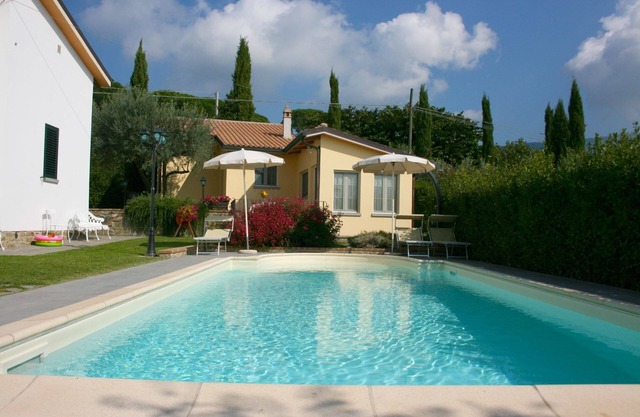 Estupenda casa de vacaciones privada con WIFI, A/C, piscina, TV, terraza y aparcamiento