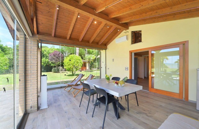 Estupenda casa de vacaciones privada con WIFI, A/C, TV, terraza, mascotas permitida y aparcamiento