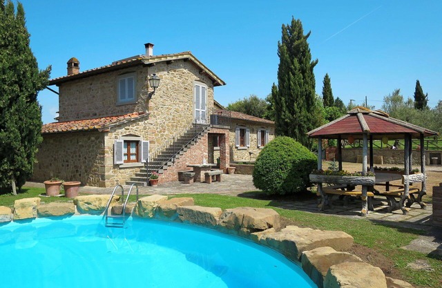 Casa de vacaciones privada con WIFI, piscina privada, TV, patio, mascotas permitida, aparcamiento