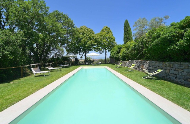 Preciosa casa de vacaciones privada con WIFI, jacuzzi, piscina privada, TV, balcón, aparcamiento