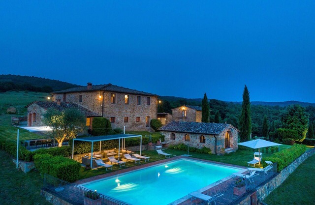 Casa de vacaciones privada con WIFI, piscina privada, sauna, TV, vista panorámica, aparcamiento
