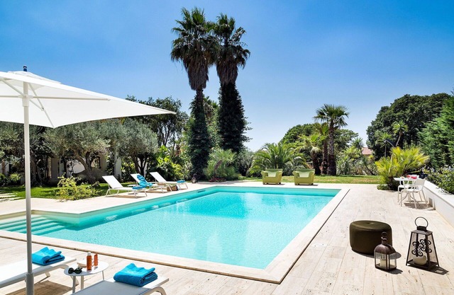 Preciosa casa de vacaciones privada con WIFI, A/C, piscina privada, TV, patio y aparcamiento