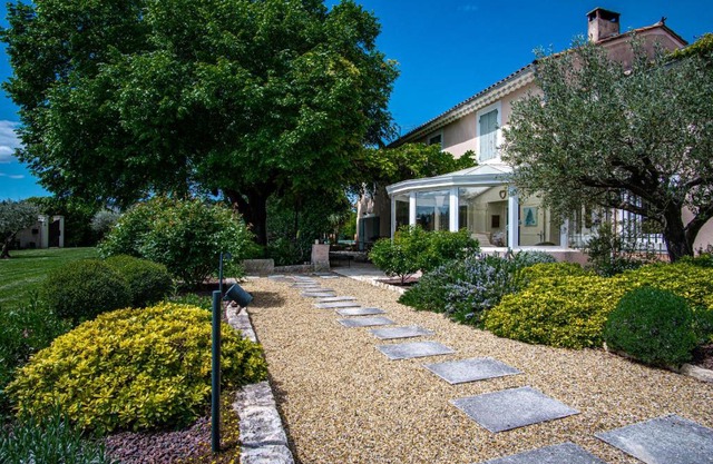 Stunning property between Alpilles and Luberon