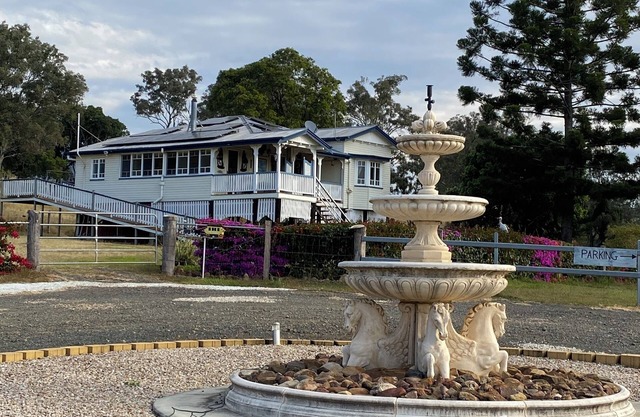 Stunning Queenslander on shire horse farm