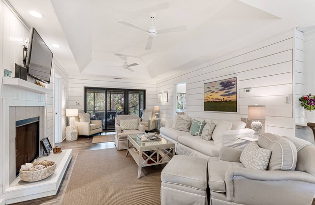 Stunning remodeled cottage, central location!