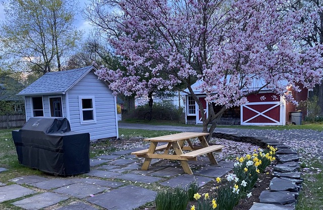 Stunning Renovated Farmhouse- near walking trails