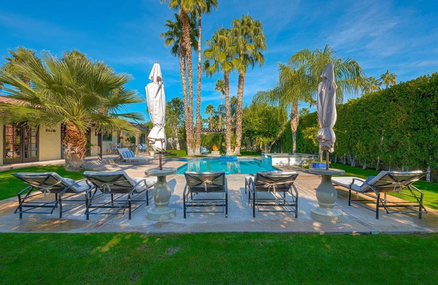 Stunning Resort Style Oasis! Pool, Hot Tub, Fire Table, & Close to Downtown PS!