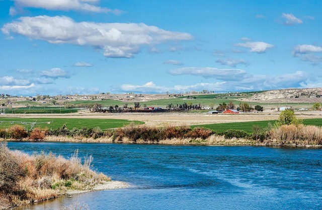 Stunning Riverfront home- River access with Hot Tub & Game Room!