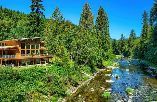 Stunning Riverfront Lodge Home