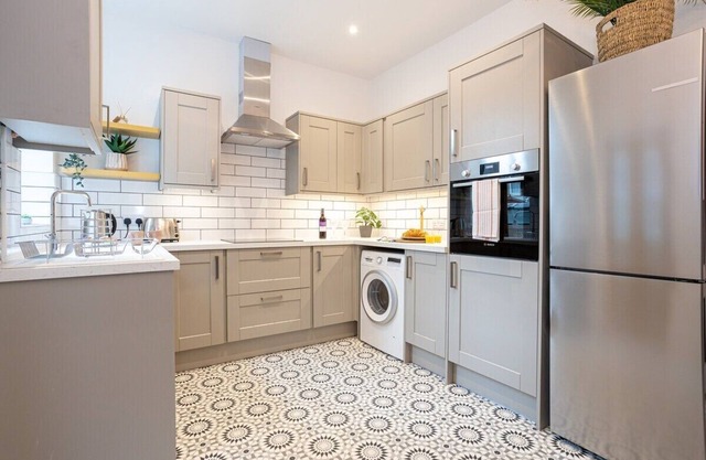 Stunning Scandi Abode in Manchester - Parking