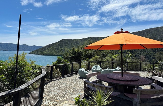 Stunning sea views from every room, an art filled retreat & drive on access