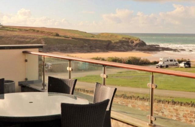 Stunning sea view duplex apartment, large balcony opposite the beach