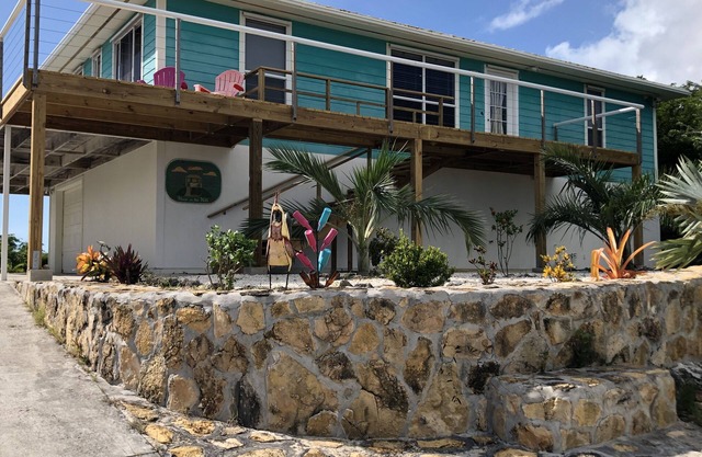 Impresionantes vistas al mar como se ve en Bahamas Life de HGTV BONUS 2 kayaks, 1 paddleboard