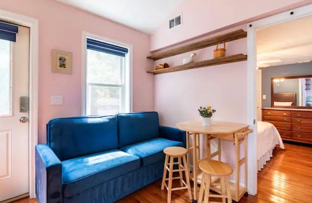 Stunning seaside studio, walk to beach, romantic getaway for 2
