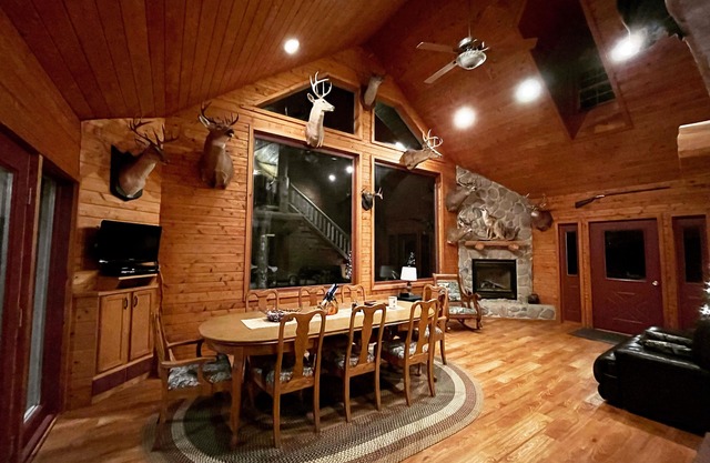 Stunning, secluded lodge nestled in the woods- minutes from town.