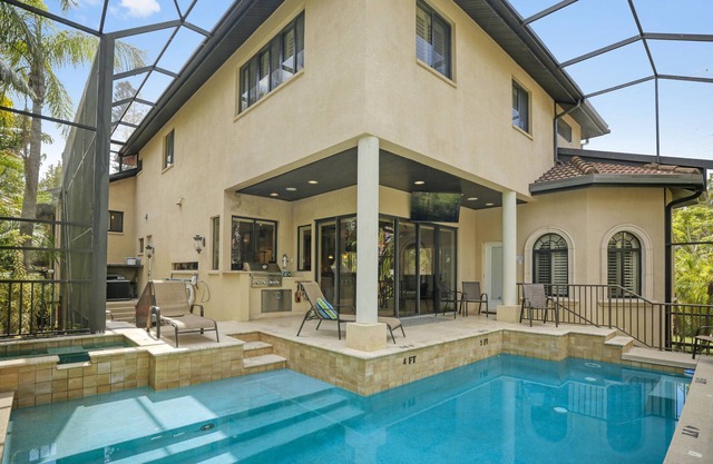 Impresionante Siesta Key, 5 habitaciones, 4 1/2 baños con piscina. Paseo a la playa de Shell