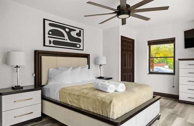 Stunning South Tampa home with an Impeccable design, and a prime location!