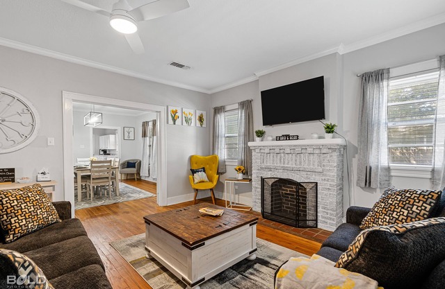 Stunning, southern charm home w/ king bed