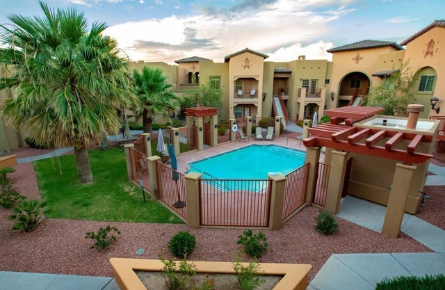 Stunning Southern Luxury Condo 2-125