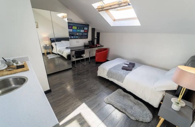 Stunning Studio by Queen Elizabeth Hospital