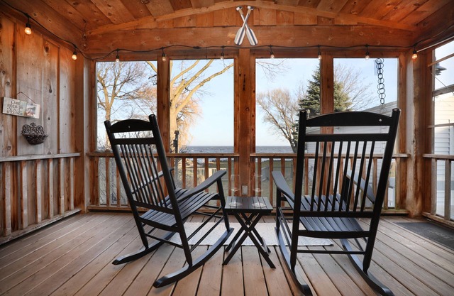 Stunning Sunrise Waterfront Views on Lake Winnebago