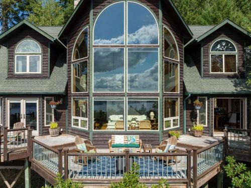 Stunning Sunsets, Luxe Lodging, Sauna And Spa