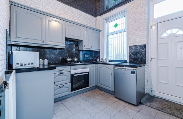 Stunning Three Bed House in Bradford