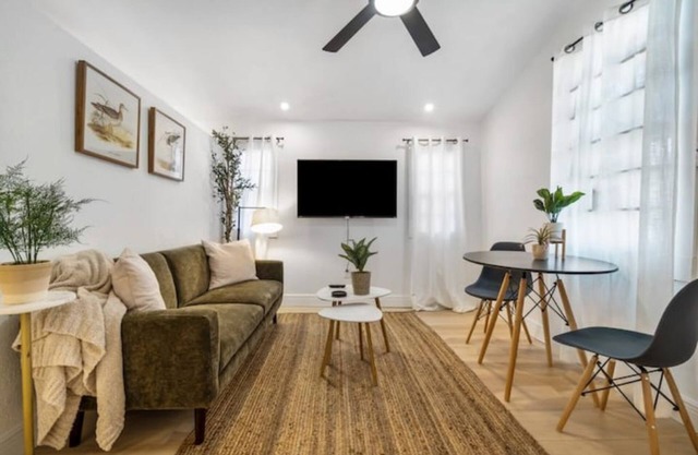 Stunning tiny house in Ybor City Tampa - 1.5 miles to downtown