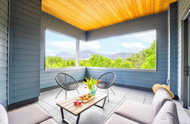 Stunning Townhouse Steps to Downtown, CU & Hiking Trails