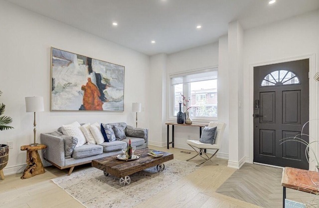 Stunning Trinity Bellwood 2 bedrooms home