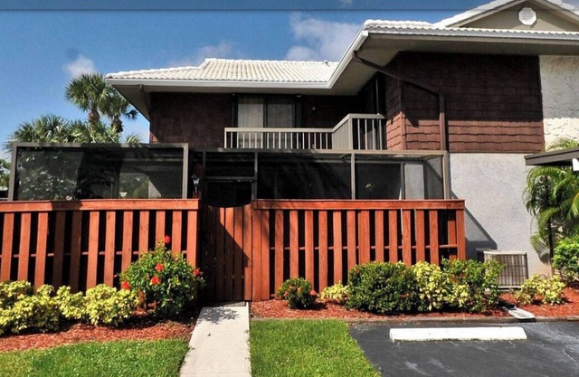 Stunning two bedroom townhouse in a centralized location of Port St Lucie.