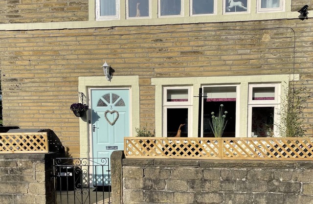 Stunning Two Bedroom Cottage in Honley