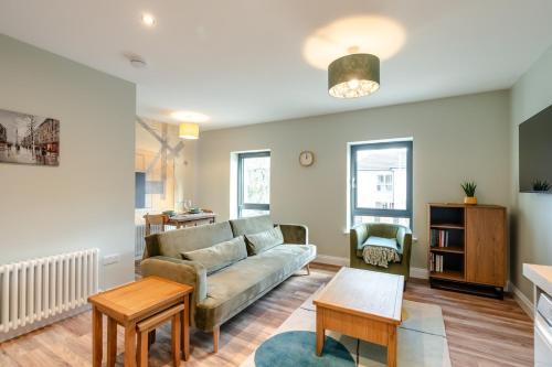 Stunning upper villa stay in the City!