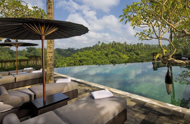 Villa Bukit Naga, Villa de lujo de 6 camas con cascada y jardín cerca de Ubud